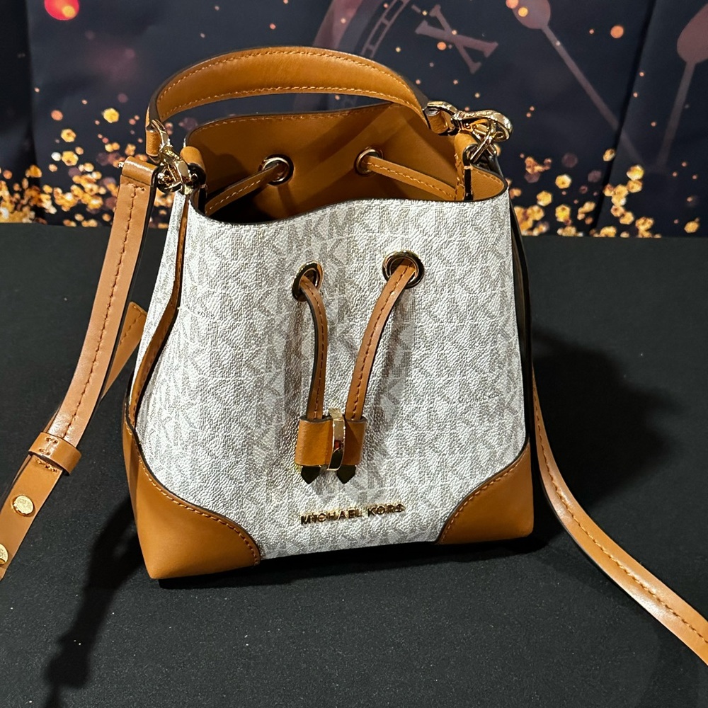Michael Kors Mercer Gallery XS Convertible Bucket MK